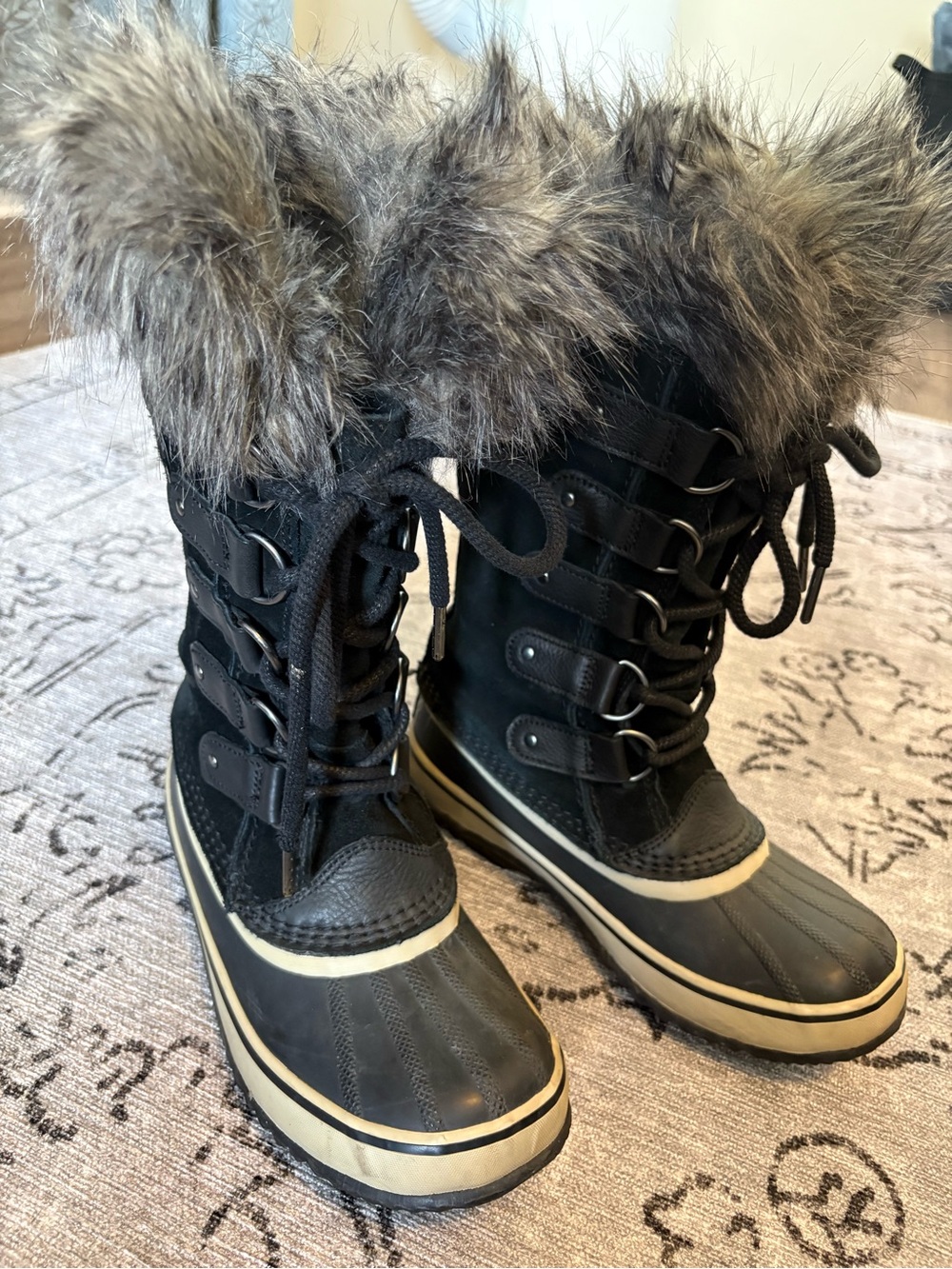 SOREL Joan of Arctic Women’s Black Winter Boots